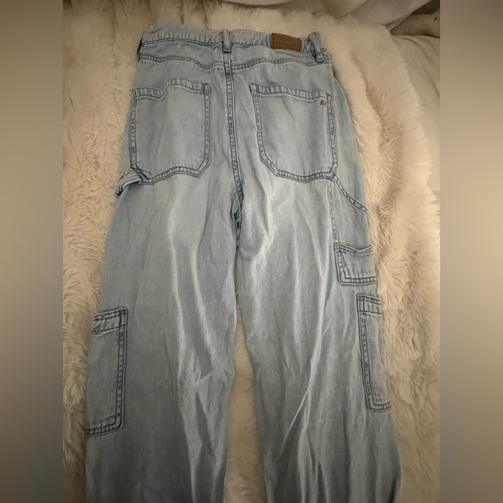 American Eagle size 2 cargo pants with cuff bottom